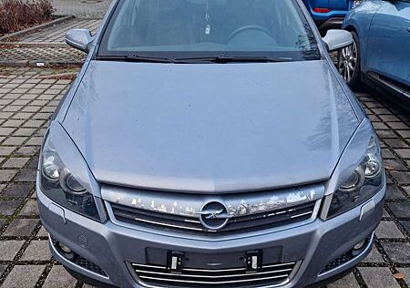 Opel Astra 1.8 Caravan Innovation 110 Jahre