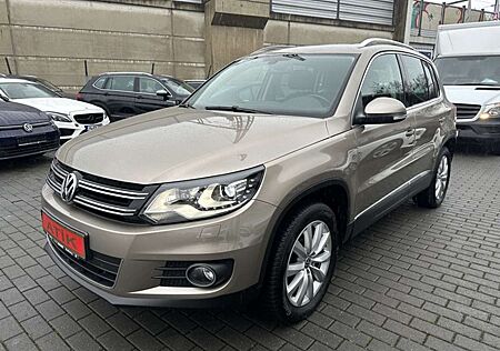 VW Tiguan Volkswagen 2.0 TDI / PANO / BI-XENON /1JAHR GARANTIE LEDER