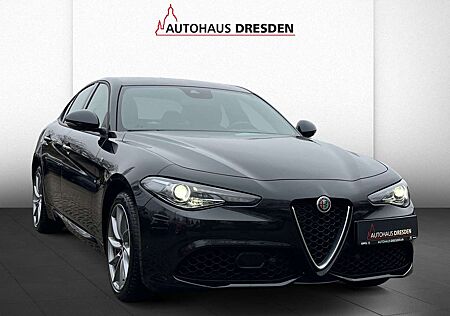 Alfa Romeo Giulia 2.0Turbo 16V ALLRAD LED / NAVI / W-PAKET