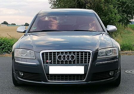 Audi A8 4.2 quattro Langversion