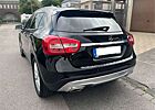 Mercedes-Benz GLA 200 Standheitzung/selbstparkend