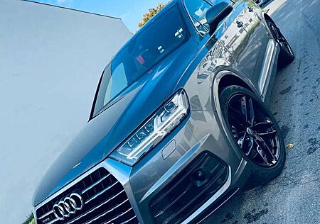 Audi Q7 3.0 TDI quattro 3x S line 7 Sitze Voll