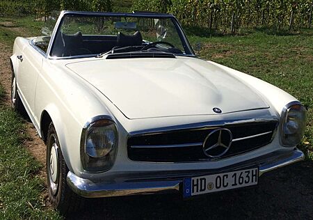 Mercedes-Benz 230 SL mit Soft-Top, Fahrwerk, viele Teile restauriert