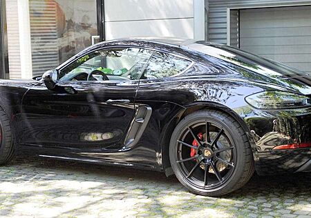 Porsche Cayman GTS