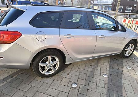 Opel Astra J 1.7 CDTI Diesel – TÜV NEU