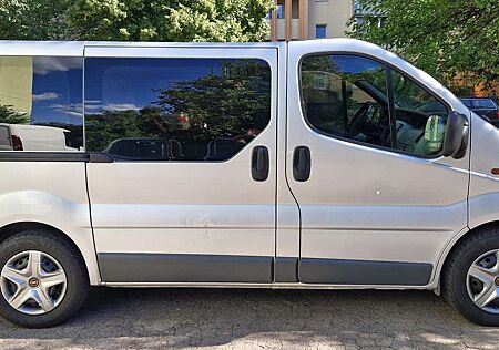Opel Vivaro 2.5 CDTI L1H1 Life Edition