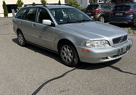 Volvo V40 1.8 Classic Schheftgepflegt