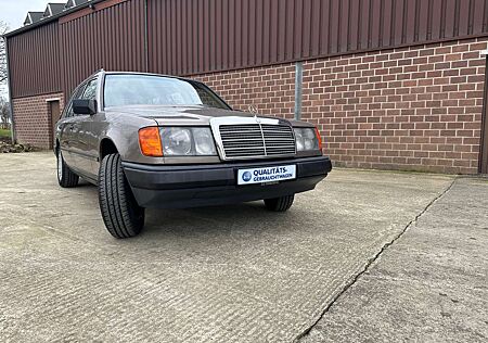 Mercedes-Benz E 230 TE OLDTIMER Rostfrei!!!