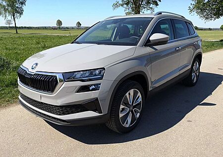 Skoda Karoq Selection 2.0 TDI DSG 4x4 GV5 AHK 18 Ladeb 110 ...