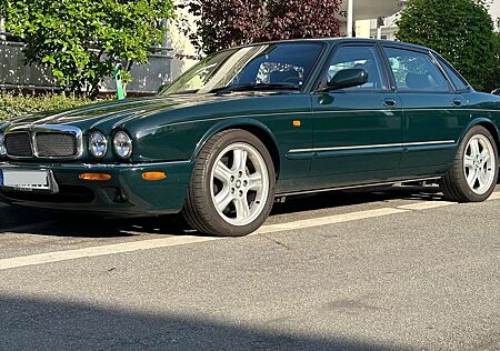 Jaguar XJR