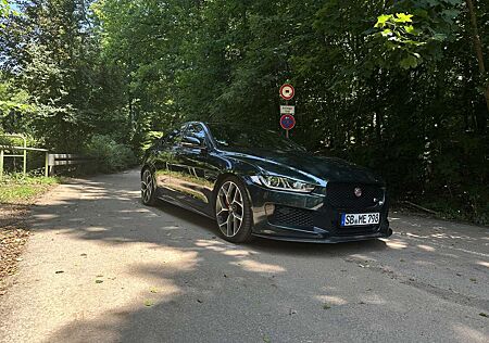 Jaguar XE S British Racing Green Carbon Paket