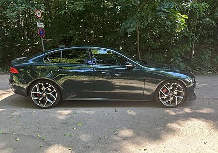 Jaguar XE S British Racing Green Carbon Paket