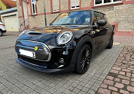 Mini Cooper SE Trim XL, 1. Hand, schwarz/schwarz, 8-fach Bereift
