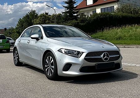 Mercedes-Benz A 180 Navi-PDC-SportSit-Spurass-Rück-Kamera