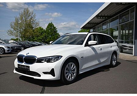 BMW 330 e Touring Navi Leder LED ACC Apple CarPlay