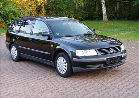 VW Passat Variant Volkswagen 1.6 # Allgemein guter Zustand !