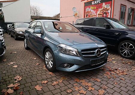 Mercedes-Benz A 200 /Standheizung/AHK/PDC/Scheckheft/Euro6