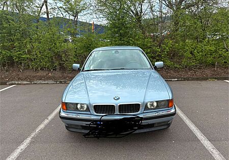 BMW 750i 750