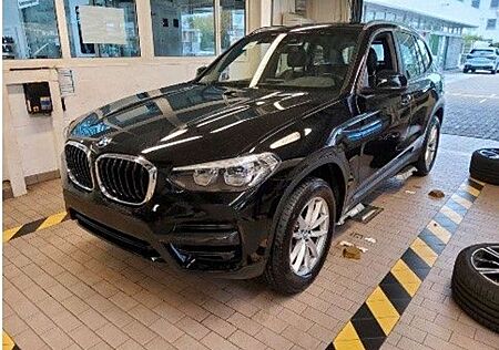 BMW X3 xDrive Advantage Aut/AHK/Panorama/SportSitze