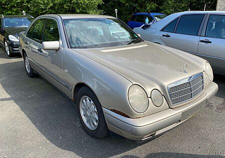 Mercedes-Benz E 230 Classic