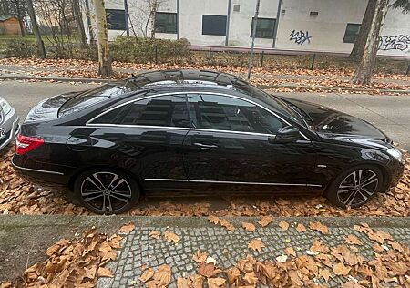 Mercedes-Benz E 200 CGI Coupe BlueEFFICIENCY Automatik Elegance