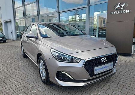 Hyundai i30 1.4 Select Navi.Klima.SHZ.RFK.LM-Räder