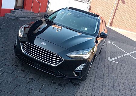 Ford Focus Kombi 1.HD Auto Navi Panor eSitz Teilleder