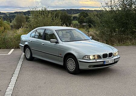 BMW 523i 523