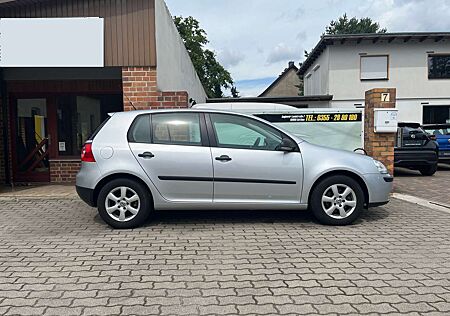 VW Golf Volkswagen 31000 Km Scheckheft lückenlos bei gepflegt !