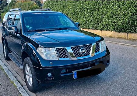 Nissan Pathfinder 2.5 dCi Aut. Platinum| Vollausstattung | 7 Sitzer