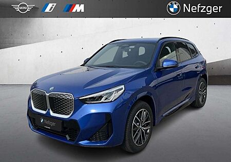 BMW iX1 xDrive30 M Sport Alcantara Park-Assistent