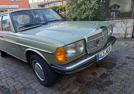 Mercedes-Benz E 230 230 E