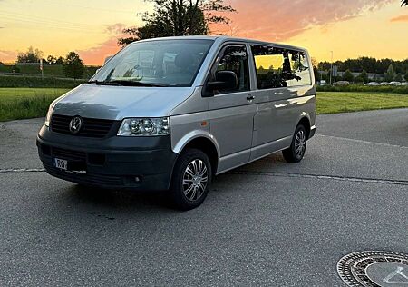 VW T5 Caravelle Volkswagen 8-Sitzer