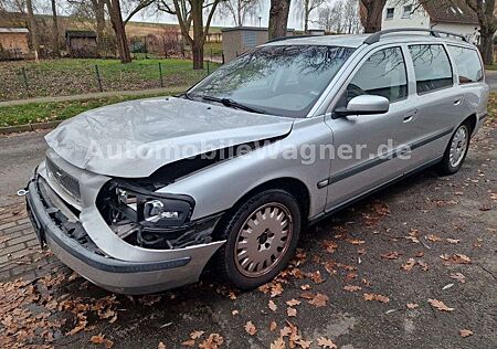 Volvo V70 Kombi D5 Motor + Getriebe + Airbags OK !!!