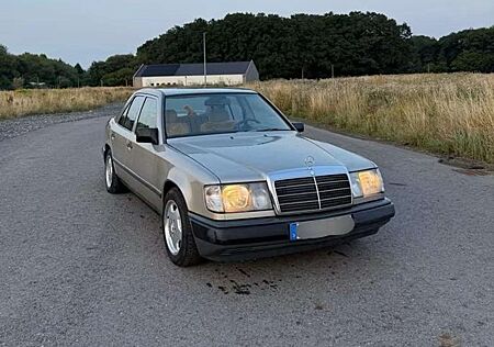 Mercedes-Benz 200 W124 , H-Kennzeichen
