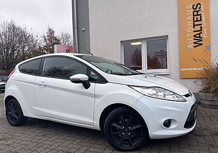 Ford Fiesta = Automatik - Klima - ZV - M&S Reifen =