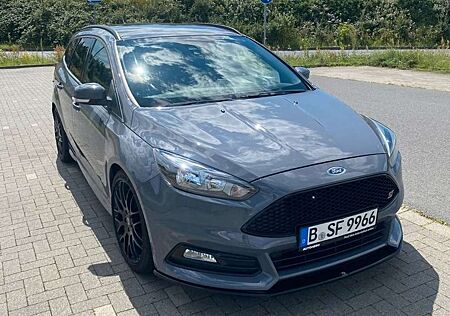 Ford Focus +Turnier+2.0+EcoBoostST