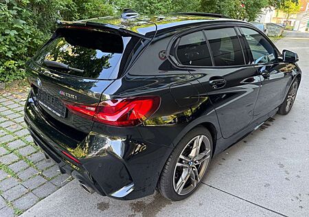 BMW 135 1 Lim. M135 i xDrive,LED,HeadUpPanoramaParkassis