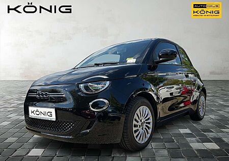 Fiat 500E Action