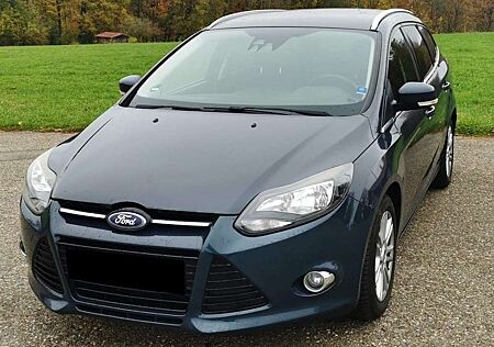 Ford Focus 1,0 - TITANIUM, SHZ,Navi,Rfk,TÜV NEU