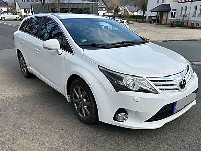 Toyota Avensis Avensis Combi 2.2 D-4D Automatik Edition