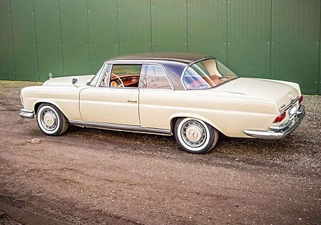 Mercedes-Benz 220 SEb W111