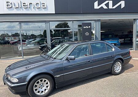 BMW 740 i A V8