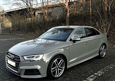 Audi A3 35 TSFI S line, Automatik, Quantumgrau