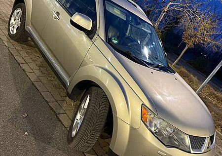 Mitsubishi Outlander 2,2 Diesel 7-Sitzer leder