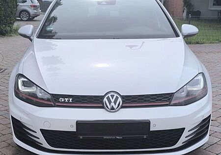 VW Golf GTI Volkswagen Performance BlueMotion Technology
