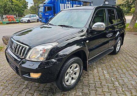 Toyota Land Cruiser 3.0 D-4D Leder Navi AHk 8 Sitzer