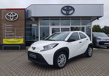 Toyota Aygo (X) auf Ganzjahresreifen, mit Einparksensoren hi
