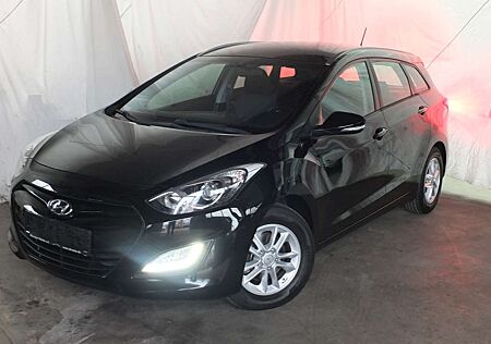 Hyundai i30 1.4i KLIMAANLAGE EINPARKHILFE ALARMANLAGE