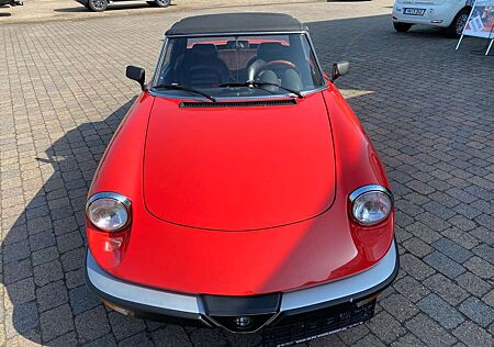 Alfa Romeo Spider 2.0 Vergaser , 2.Hand , wie neu